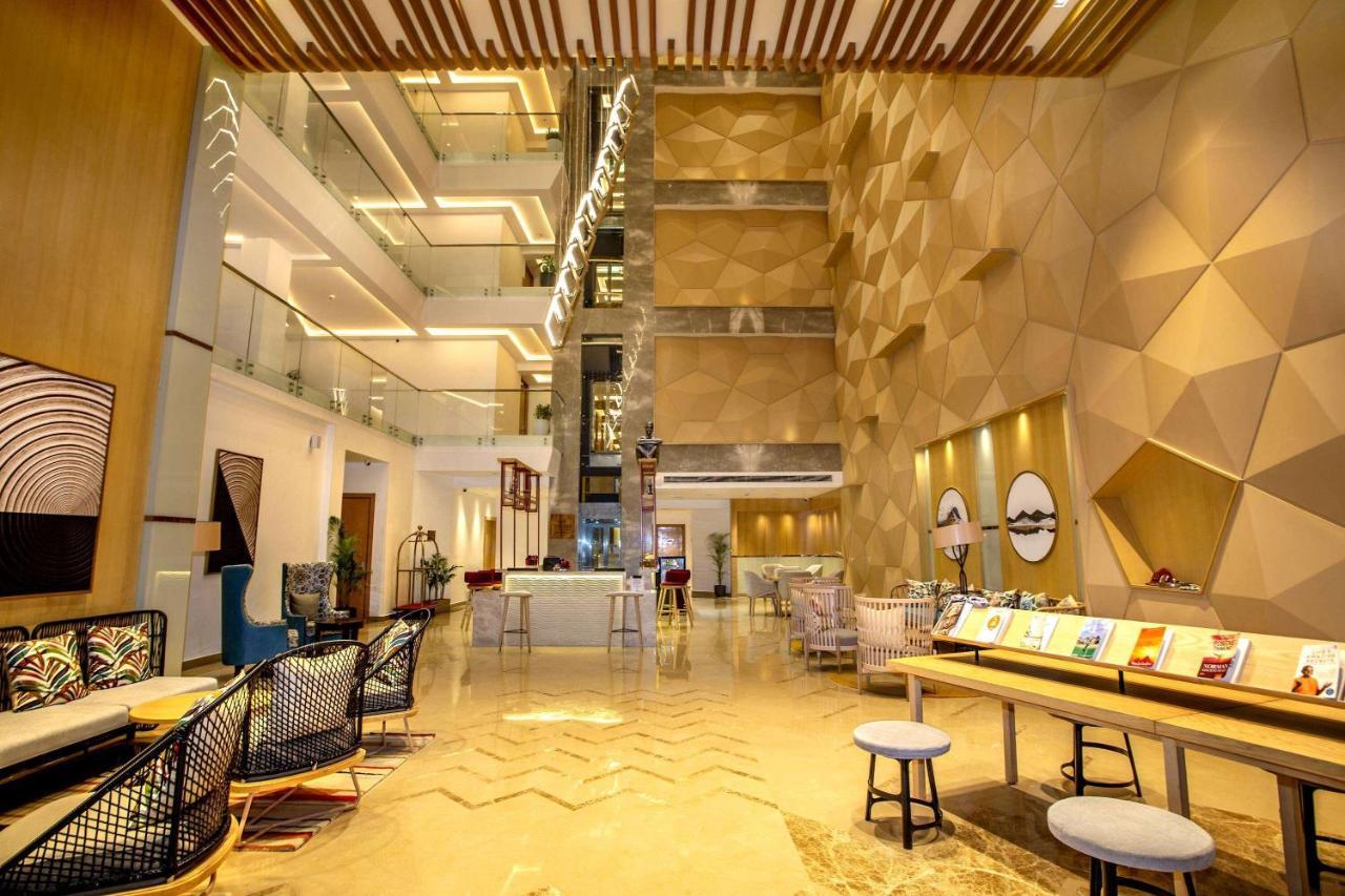 Ramada By Wyndham Katra Station Road Ξενοδοχείο Εξωτερικό φωτογραφία