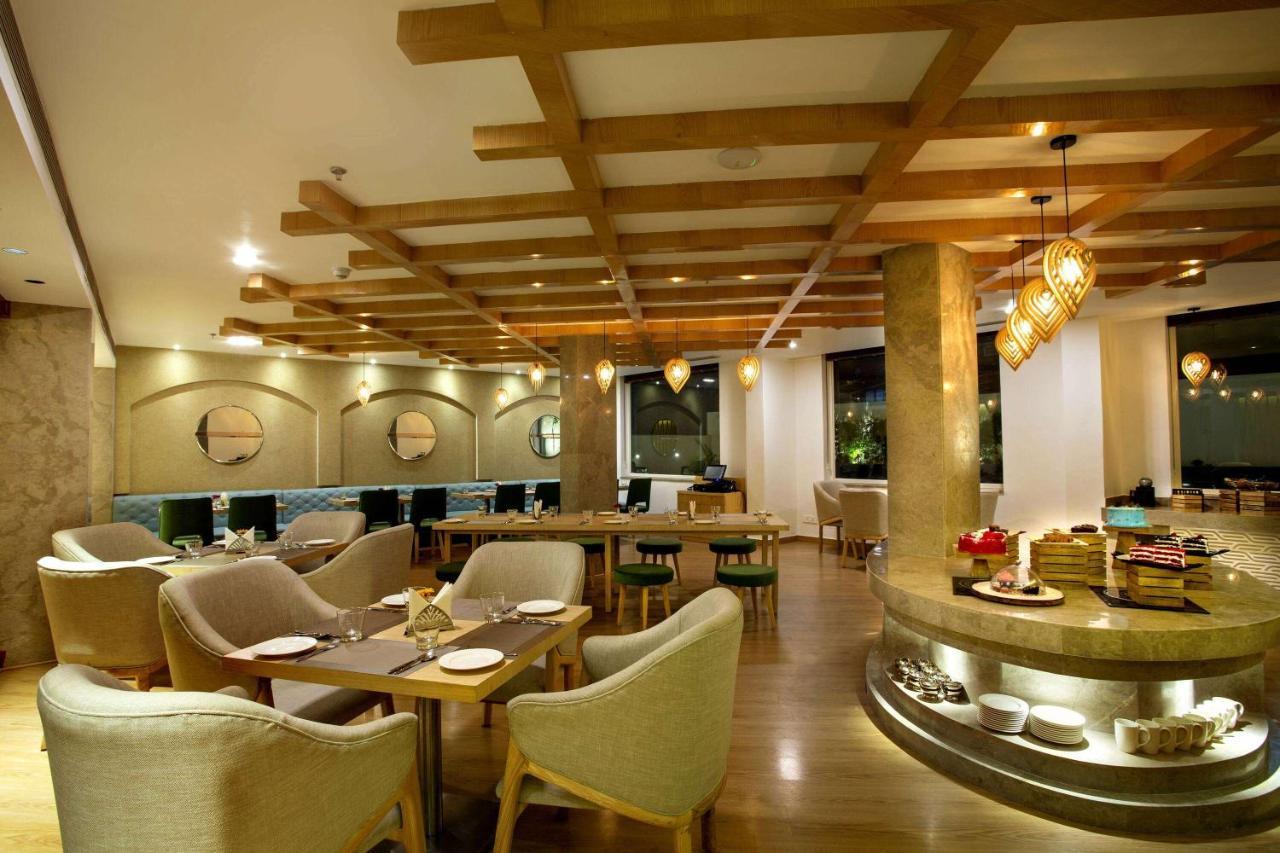 Ramada By Wyndham Katra Station Road Ξενοδοχείο Εξωτερικό φωτογραφία