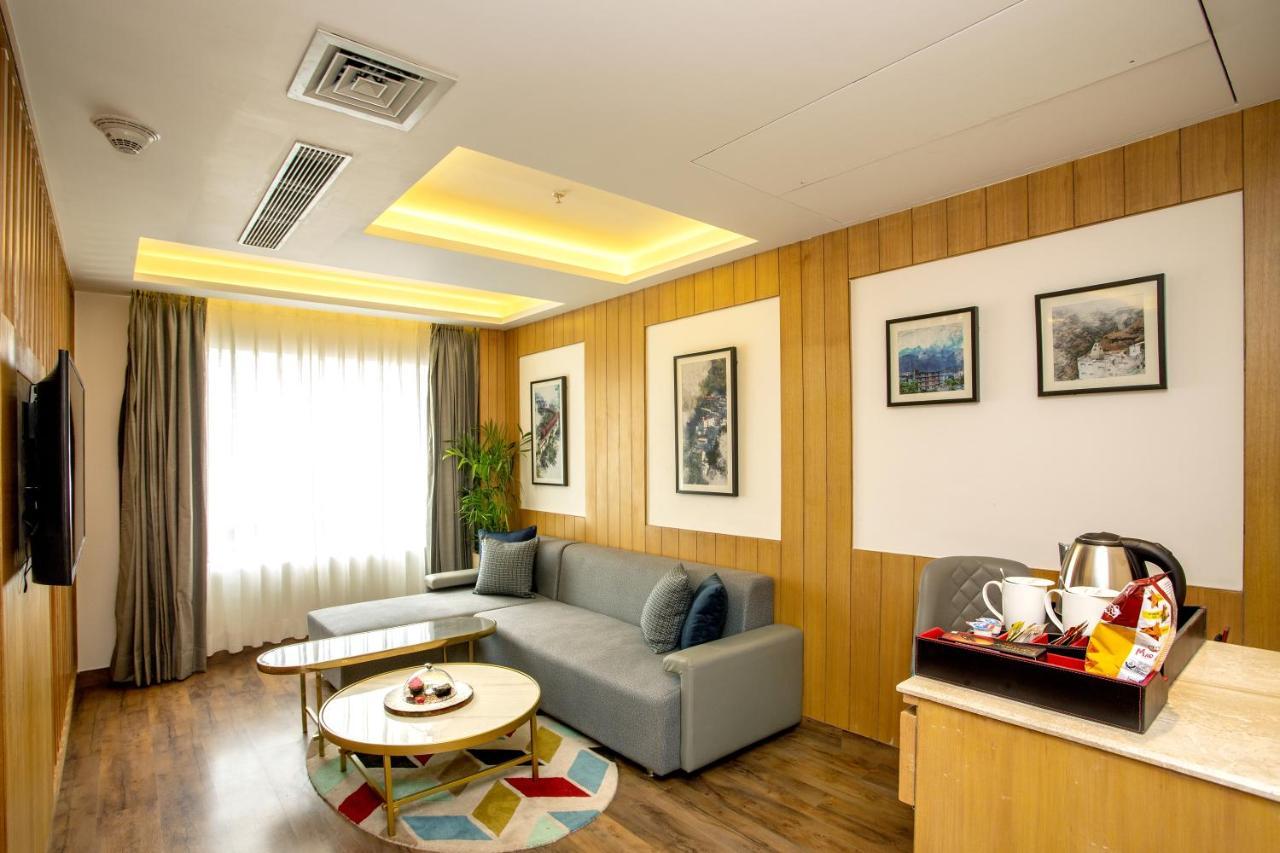 Ramada By Wyndham Katra Station Road Ξενοδοχείο Εξωτερικό φωτογραφία